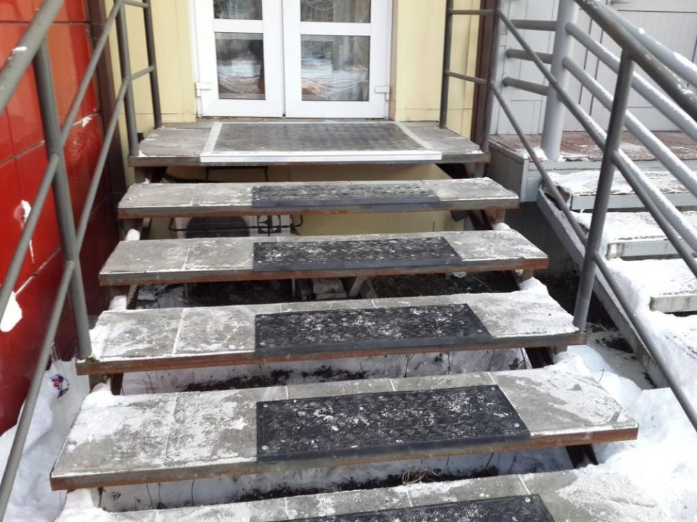 Монтаж резиновых проступей и накладок на ступени стоимость - Петрозаводск